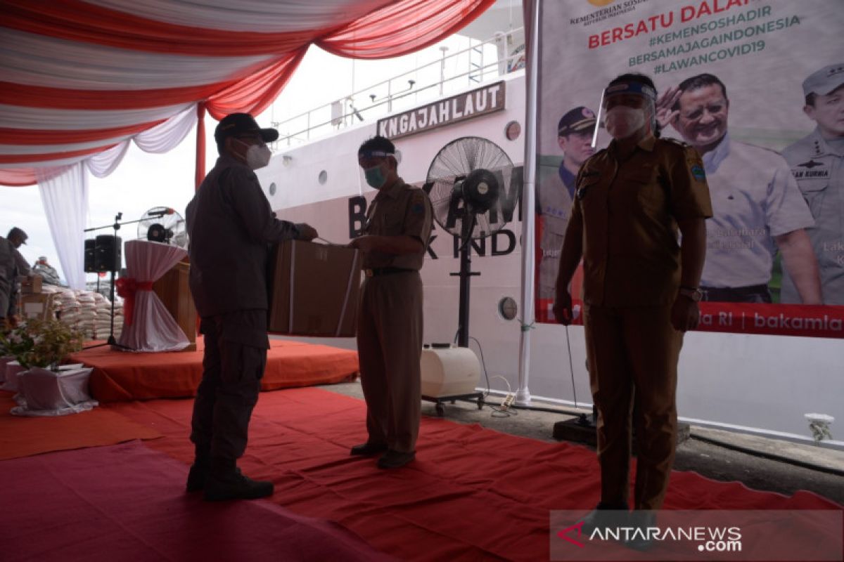 Bakamla gelar bakti sosial untuk masyarakat pesisir di Minahasa Utara