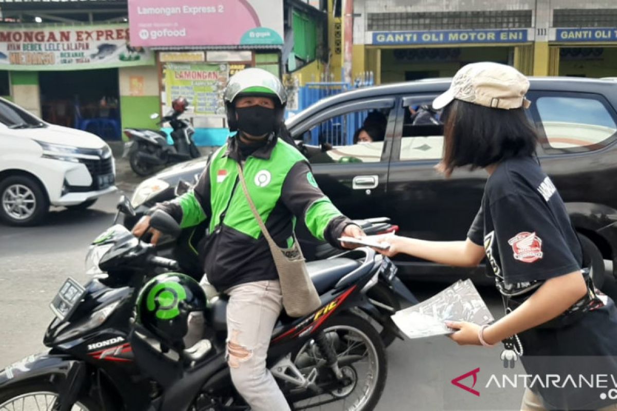 Komunitas pemotor Sulut bagikan masker dan kampanye selamat berkendara