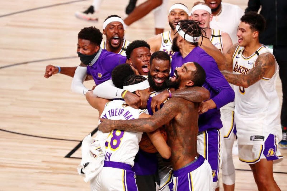 LA Lakers persembahkan gelar juara NBA untuk mendiang Kobe Bryant