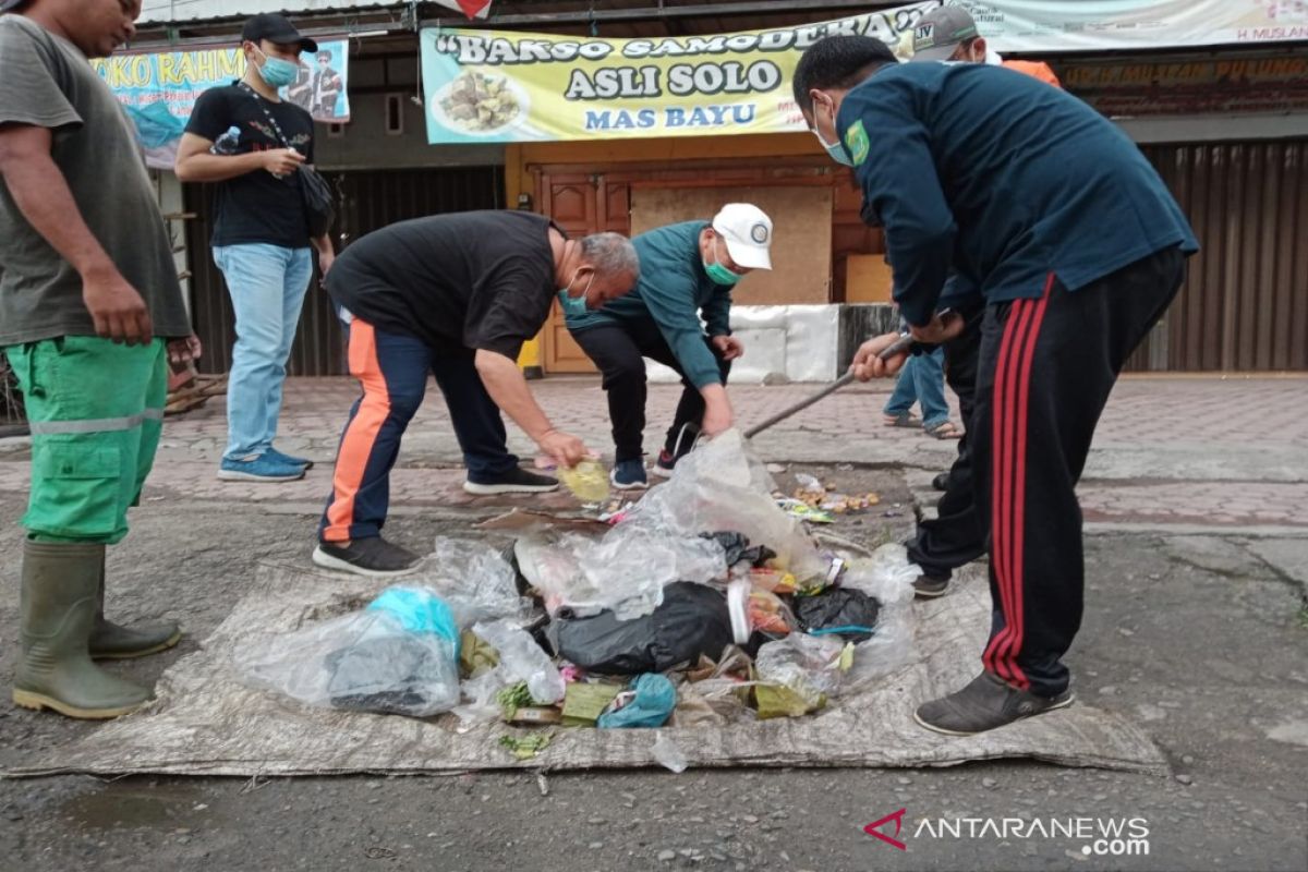 Pjs Bupati Madina intensifikasi pengangkutan sampah di Panyabungan