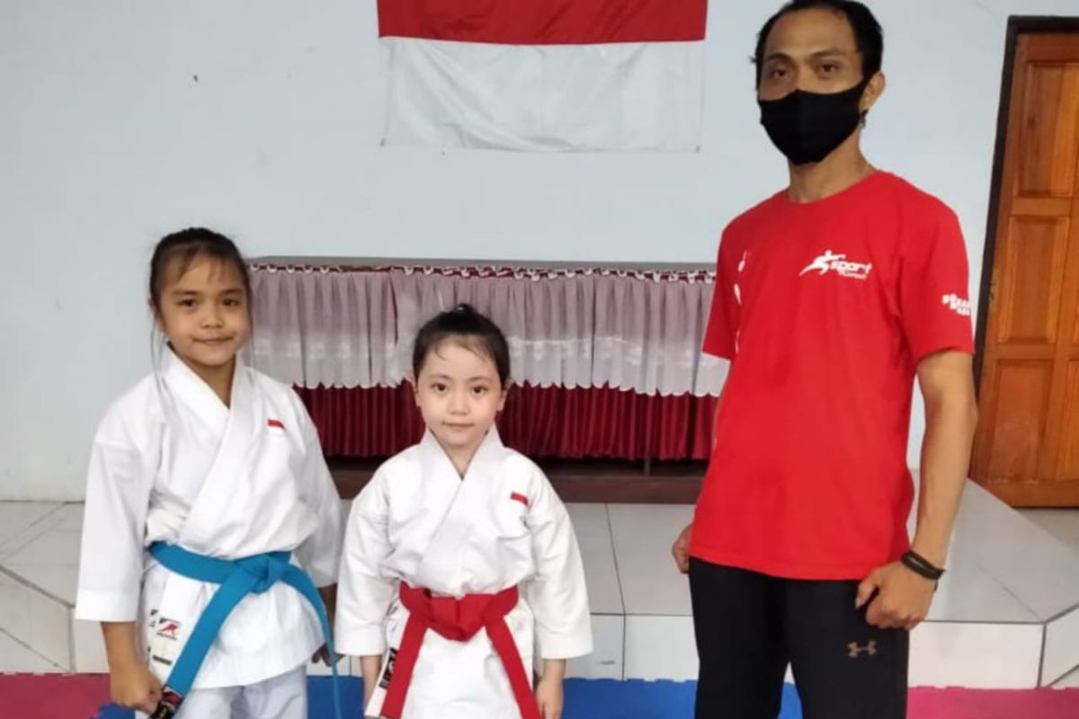 Karateka muda Sulut raih emas kejuaraan dunia di Filipina