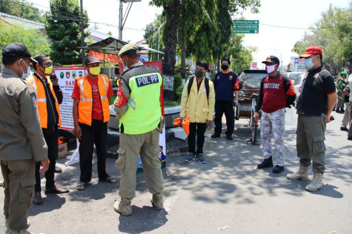 Giatkan penegakan protokol kesehatan di Jateng, petugas sisir tempat berpotensi kerumunan