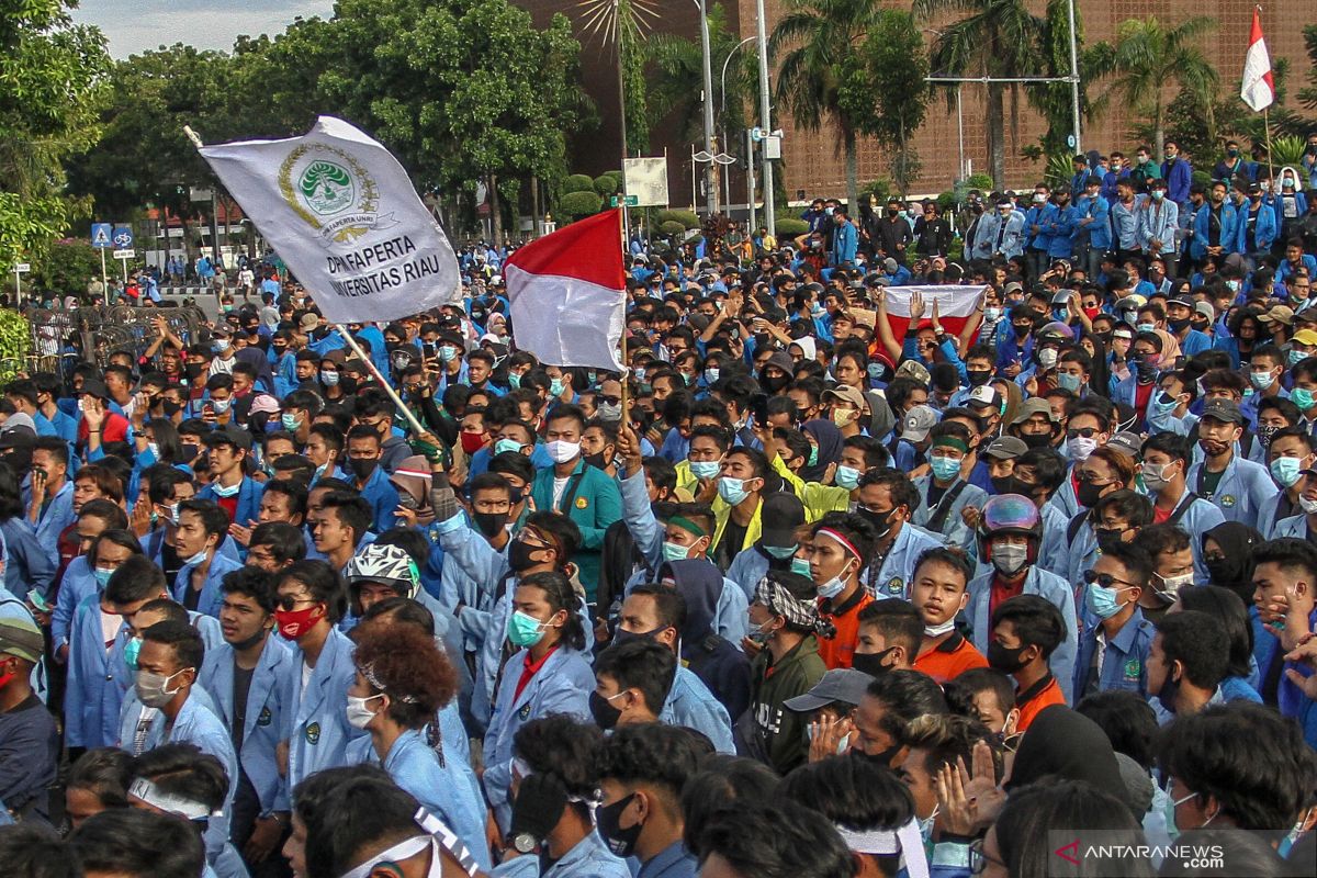 Stafsus Menaker Dita Indah Sari: UU Cipta Kerja tetap akomodasi buruh