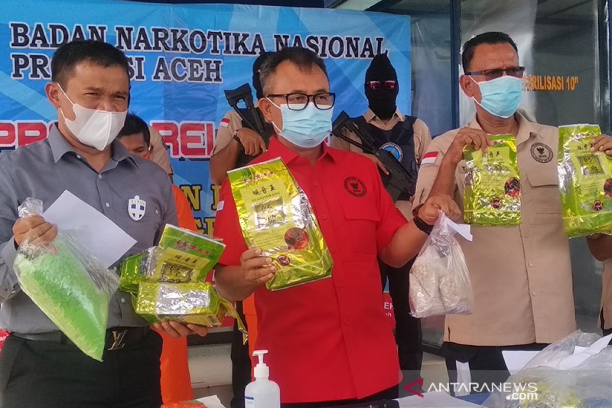 Aceh BNN intercepts drugs hidden in tea packages; two held