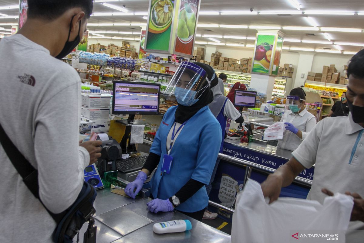 Ribuan warga dan pelaku usaha  terjaring operasi yustisi COVID