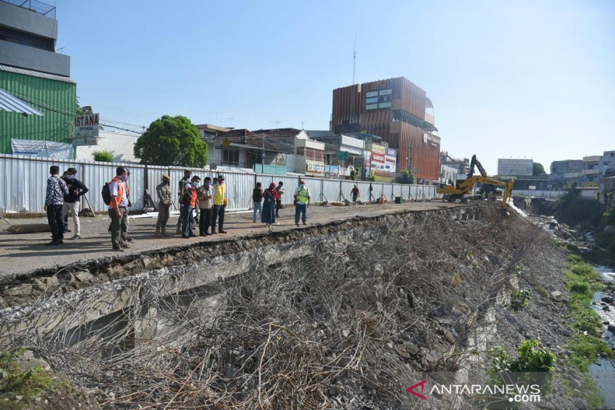 Perbaikan jalan ambles di Jember ditargetkan selesai Mei 2021