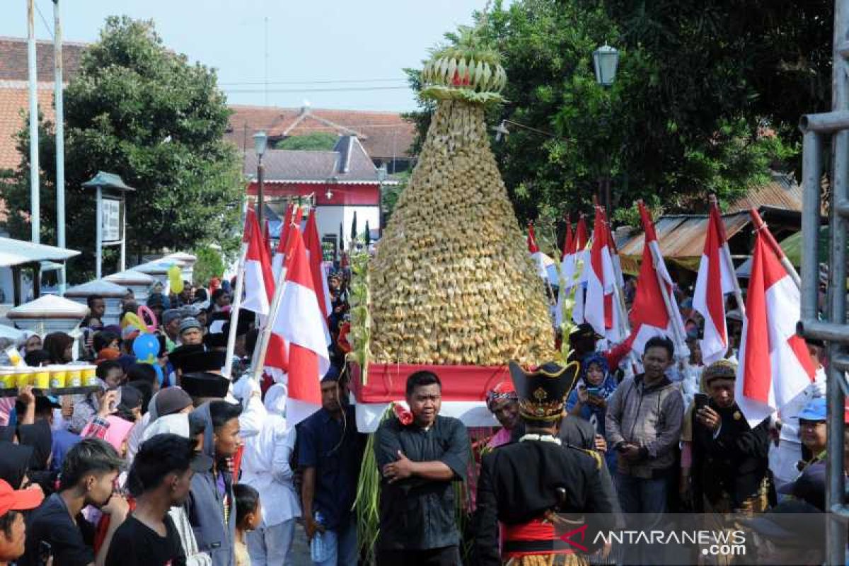 Tradisi sebar "Apem Keong Mas" Boyolali ditetapkan WBTb