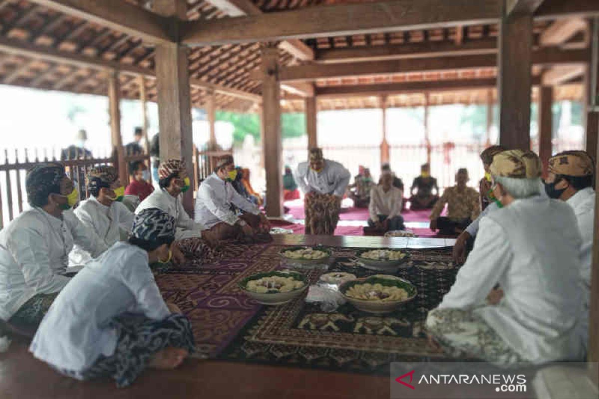 Keraton Kanoman Cirebon gelar ritual "tawurji" di masa pandemi