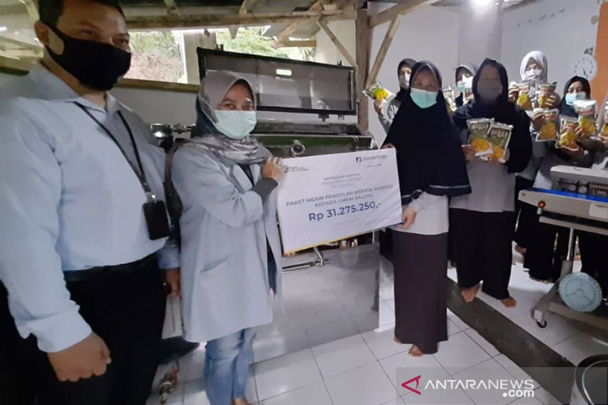 Berdayakan warga Geopark Ciletuh, Jamkrindo distribusi alat produksi