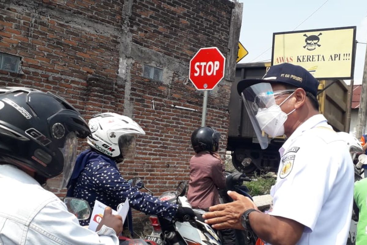 Kurangi angka kecelakaan KAI lakukan sosialisasi keselamatan di perlintasan sebidang