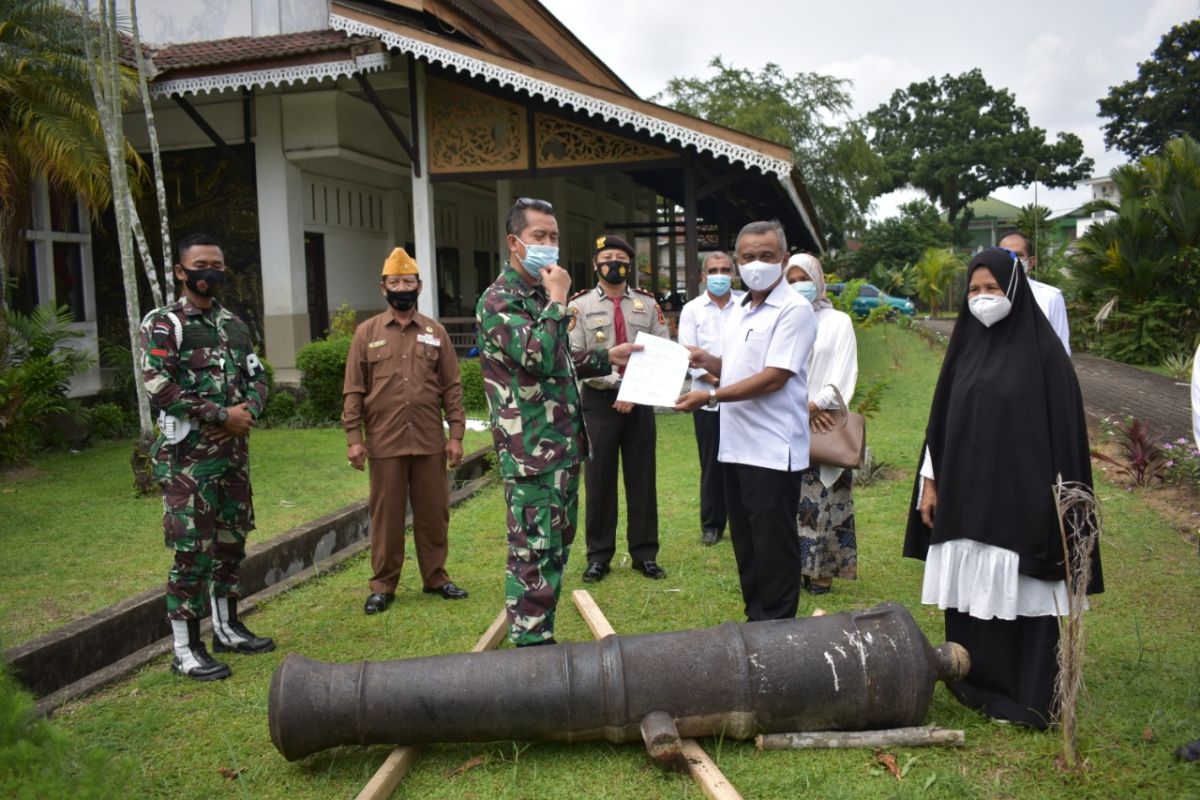 Korem 042/Gapu hibahkan meriam peninggalan Belanda ke Museum Perjuangan Rakyat Jambi