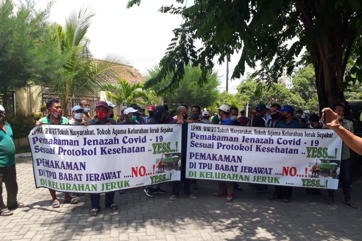 Sejumlah ketua RT-RW di Surabaya tolak aturan pemakaman COVID-19