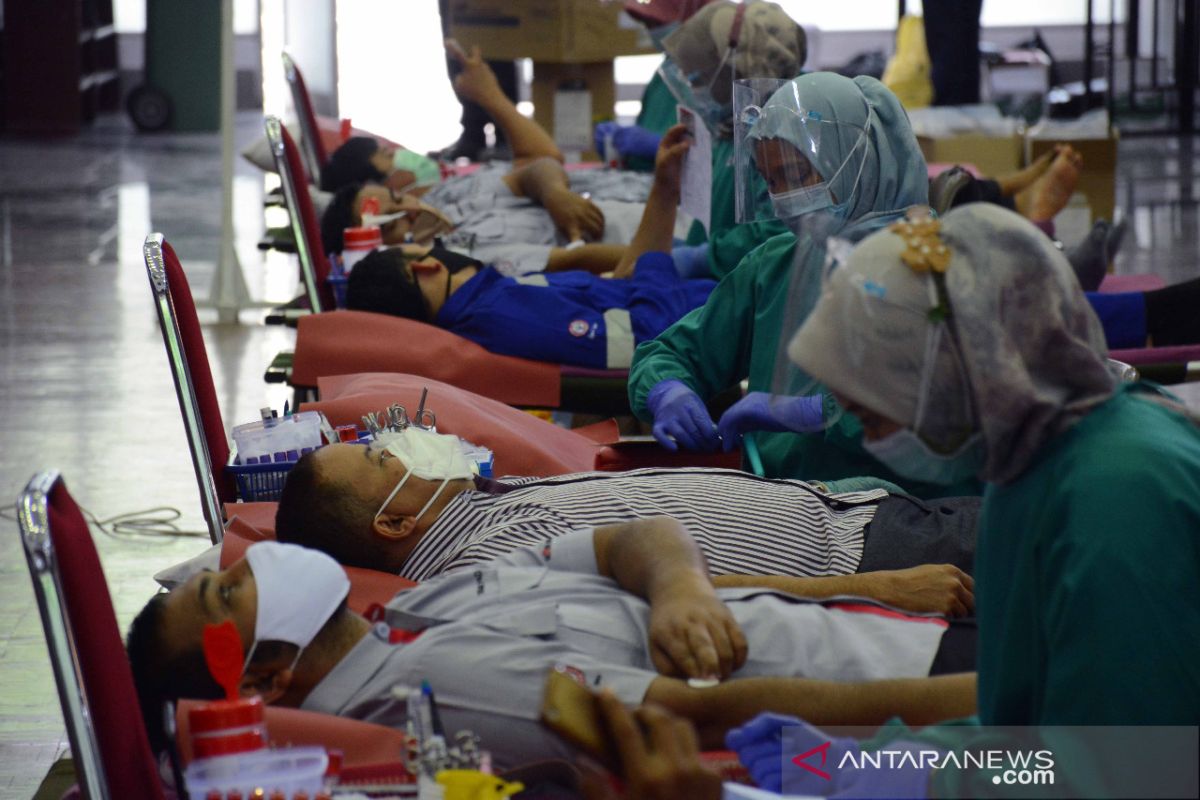 PT Semen Padang gelar donor darah dalam rangka peringati Hari Kesaktian Pancasila