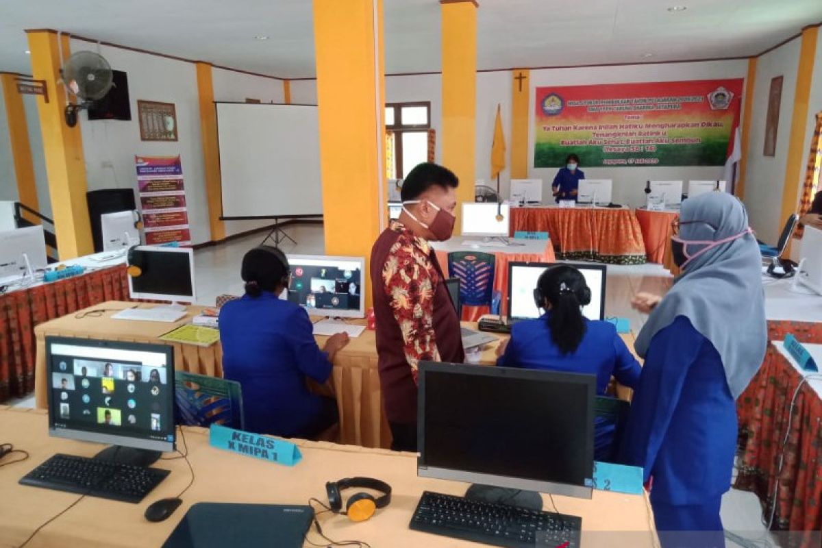 Disdik Papua pantau kegiatan belajar mengajar tiga sekolah