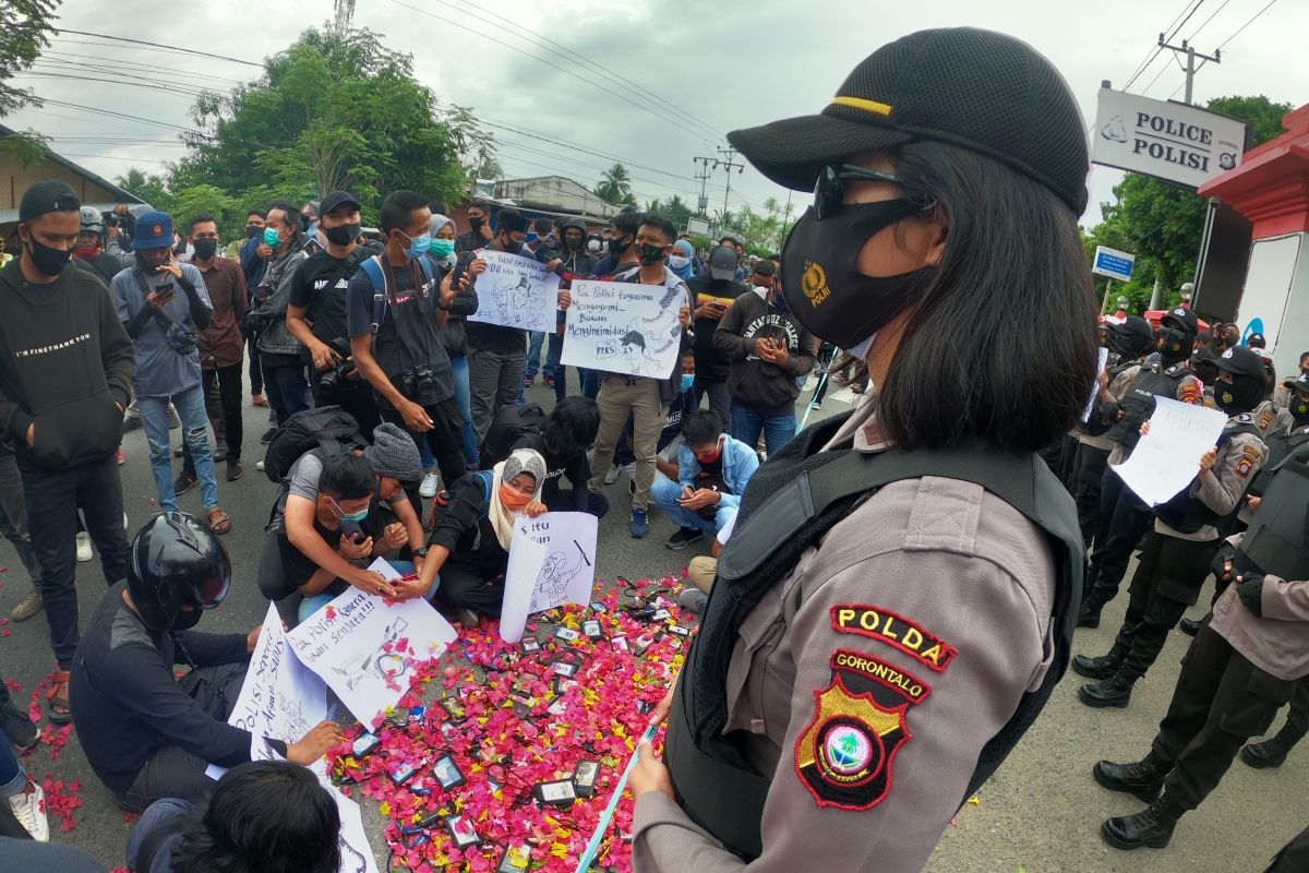 Jurnalis unjuk rasa di Polda Gorontalo desak pelaku kekerasan diusut