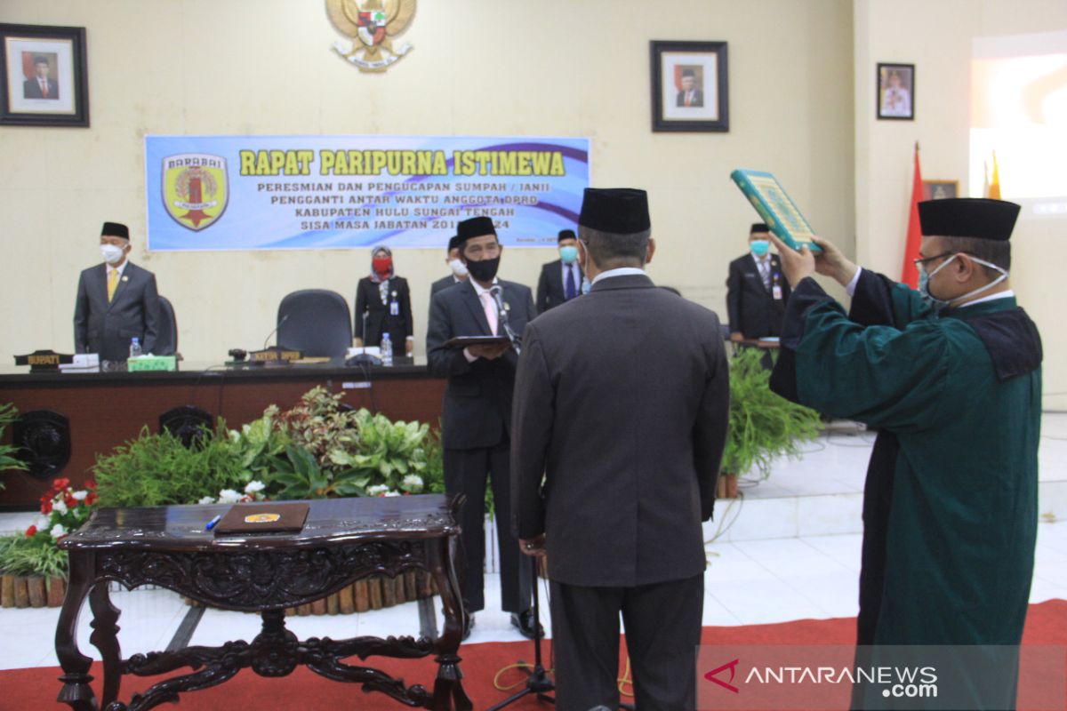 Bupati hadiri Paripurna PAW Anggota DPRD HST Pujiansyah Nor