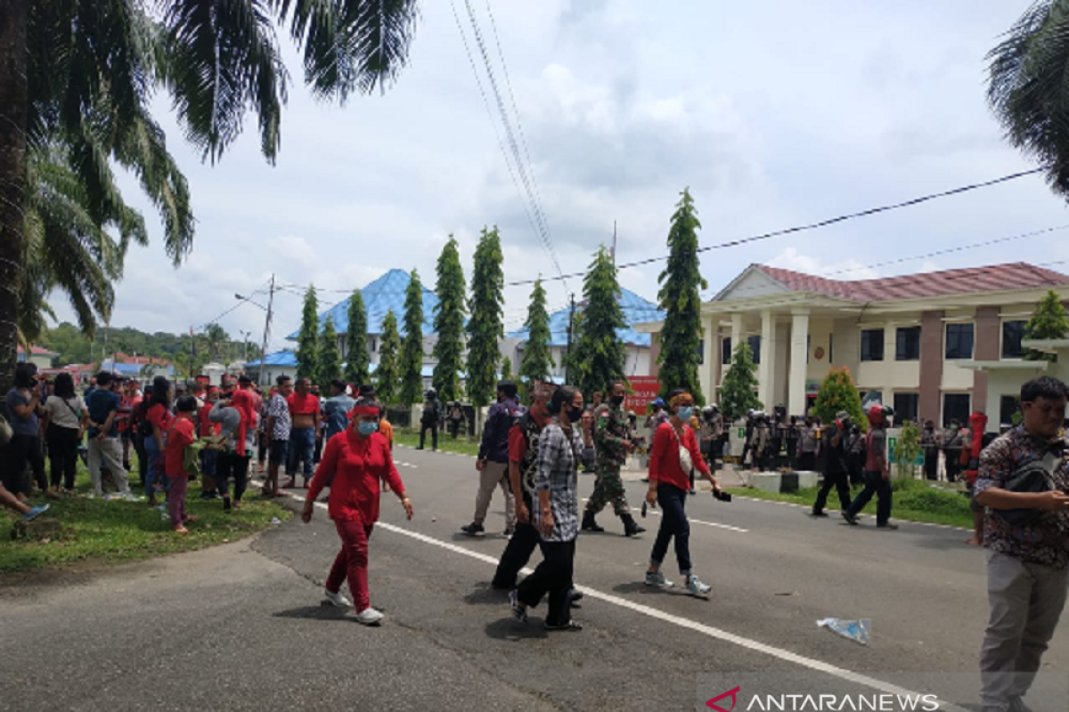 Seorang peserta unjuk rasa di Kapuas Hulu positif COVID-19