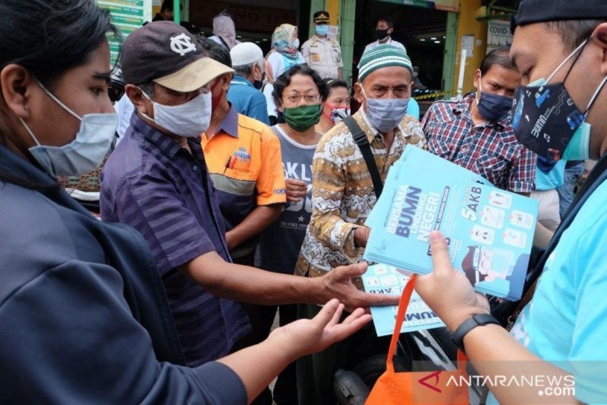 Tekan COVID, Satgas BUMN sebarkan 45.000 masker ke pasar tradisional hingga halte