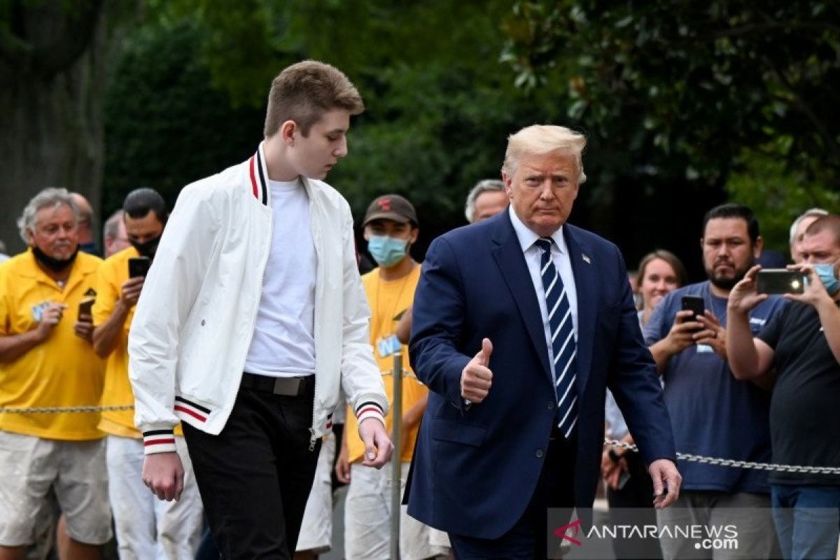 Setelah Presiden Trump, kini putranya Barron dinyatakan positif terinfeksi COVID-19