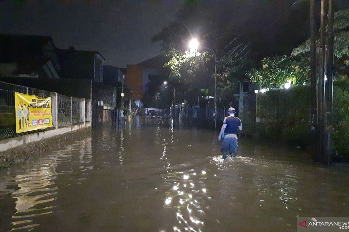 Curah hujan tinggi, 10 titik genangan terjadi di sejumlah ruas jalan Ibu Kota