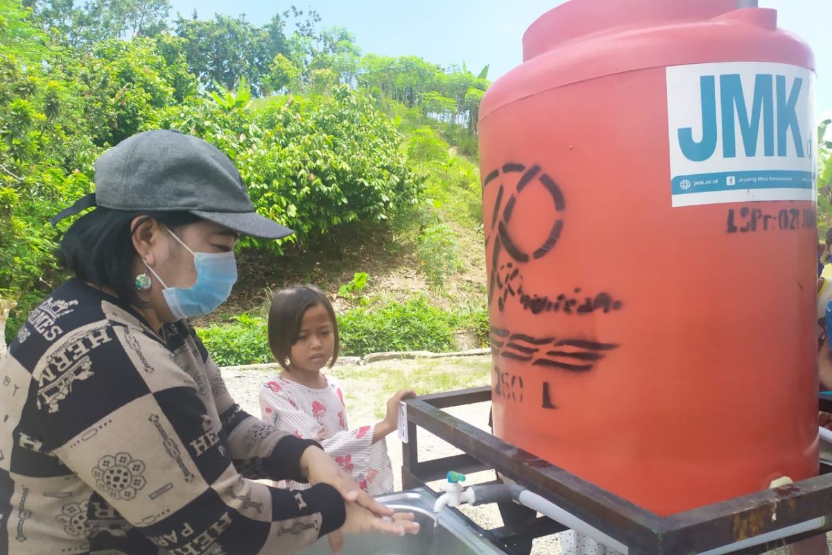 Peringati Hari Mencuci Tangan Sedunia, PKBI JMK OXFAM ajari anak-anak Donggala cara cuci tangan yang sehat