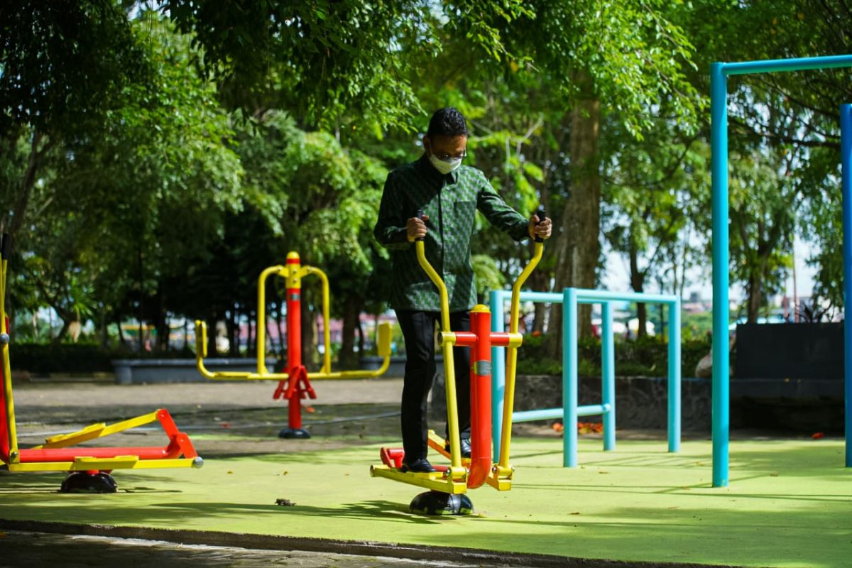 Pemkot Pontianak lengkapi taman kota dengan alat olahraga