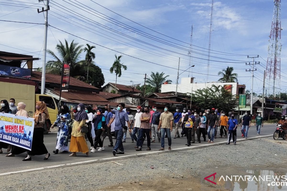 Sejumlah warga Inhu aksi damai tolak demo anarkis