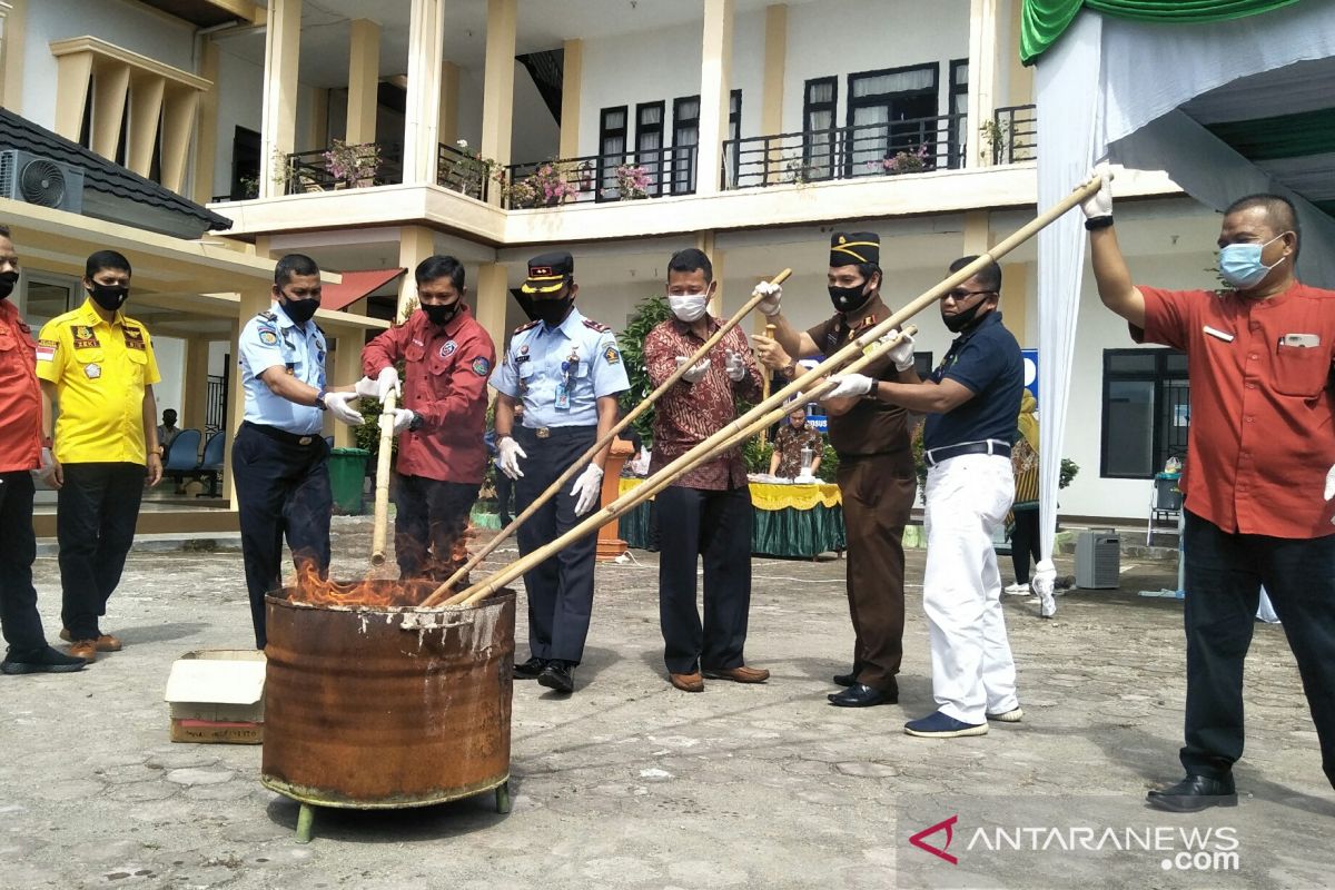 Kejari Pariaman musnahkan 5,9 kilogram narkotika yang perkaranya sudah inkrah