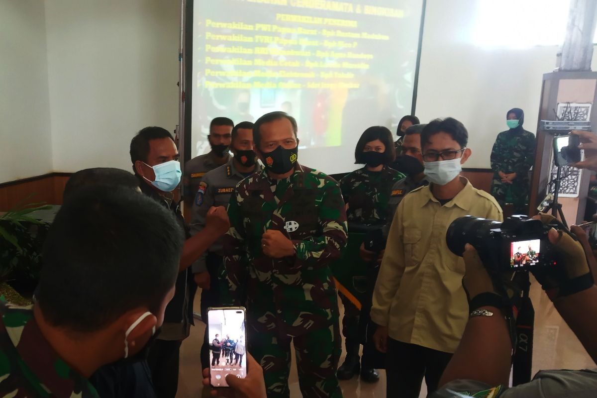 Pangdam Kasuari ajak pers Papua Barat sinergi kawal pembangunan