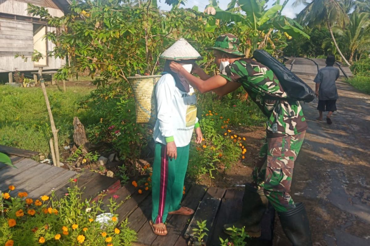 Kemanunggalan TNI di Kecamatan Pulau Hanaut ciptakan keharmonisan