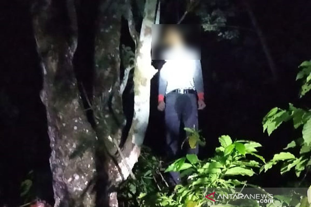 Petani Rejang Lebong tewas tergantung di pohon karet