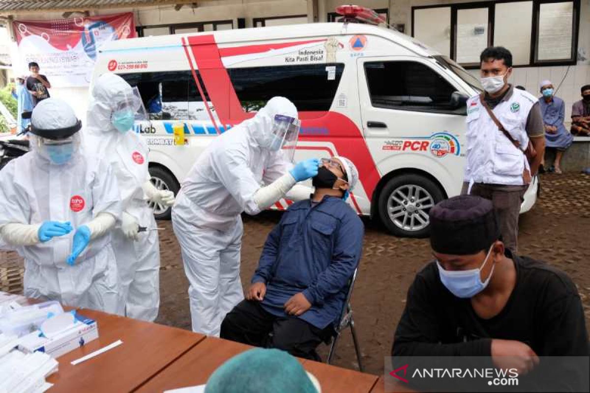 Santri di Kedu jalani swab jelang pembelajaran tatap muka