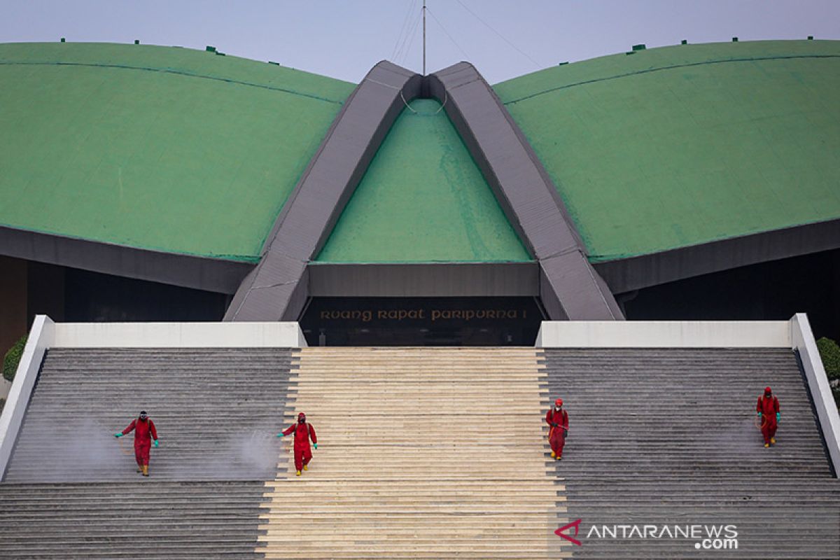 Entaskan UU Ciptaker dari pusaran hoaks