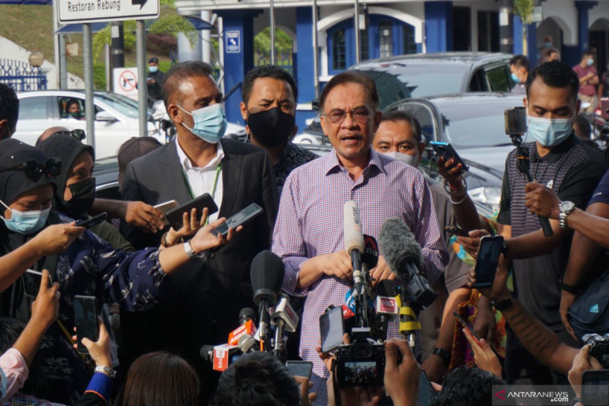 PDRM sidik Anwar Ibrahim dengan enam kasus