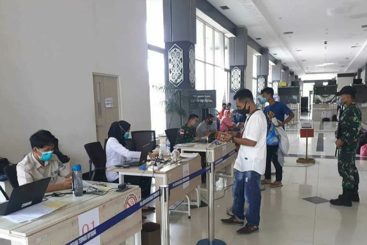 Satgas Pamtas lakukan tes cepat terhadap 264 PMI PLBN Entikong dan Aruk