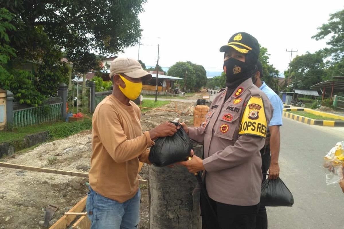 Kapolres Malteng ajak komunitas ojek perangi COVID-19