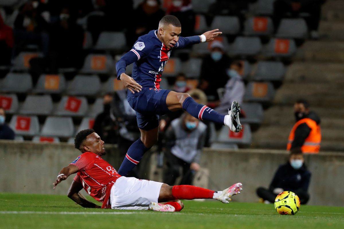 Dua gol Mbappe antar PSG pecundangi Nimes