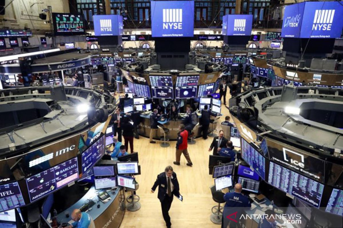 Wall Street beragam, Indeks Dow Jones naik 112,11 poin terkerek vaksin