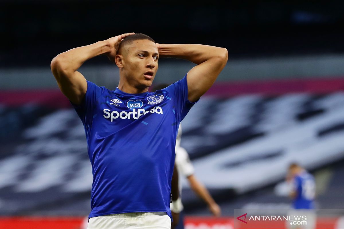 Liga Inggris - Richarlison meminta maaf kepada Thiago lakukan tekel berbahaya saat Everton  derby Merseyside