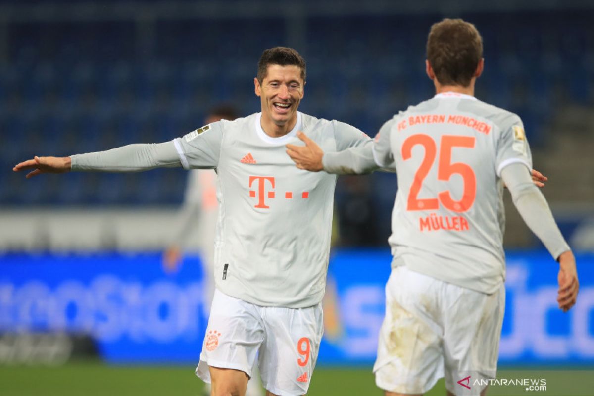 Mueller dan Lewandowski sama-sama cetak dua gol saat Bayern pukul Arminia 4-1