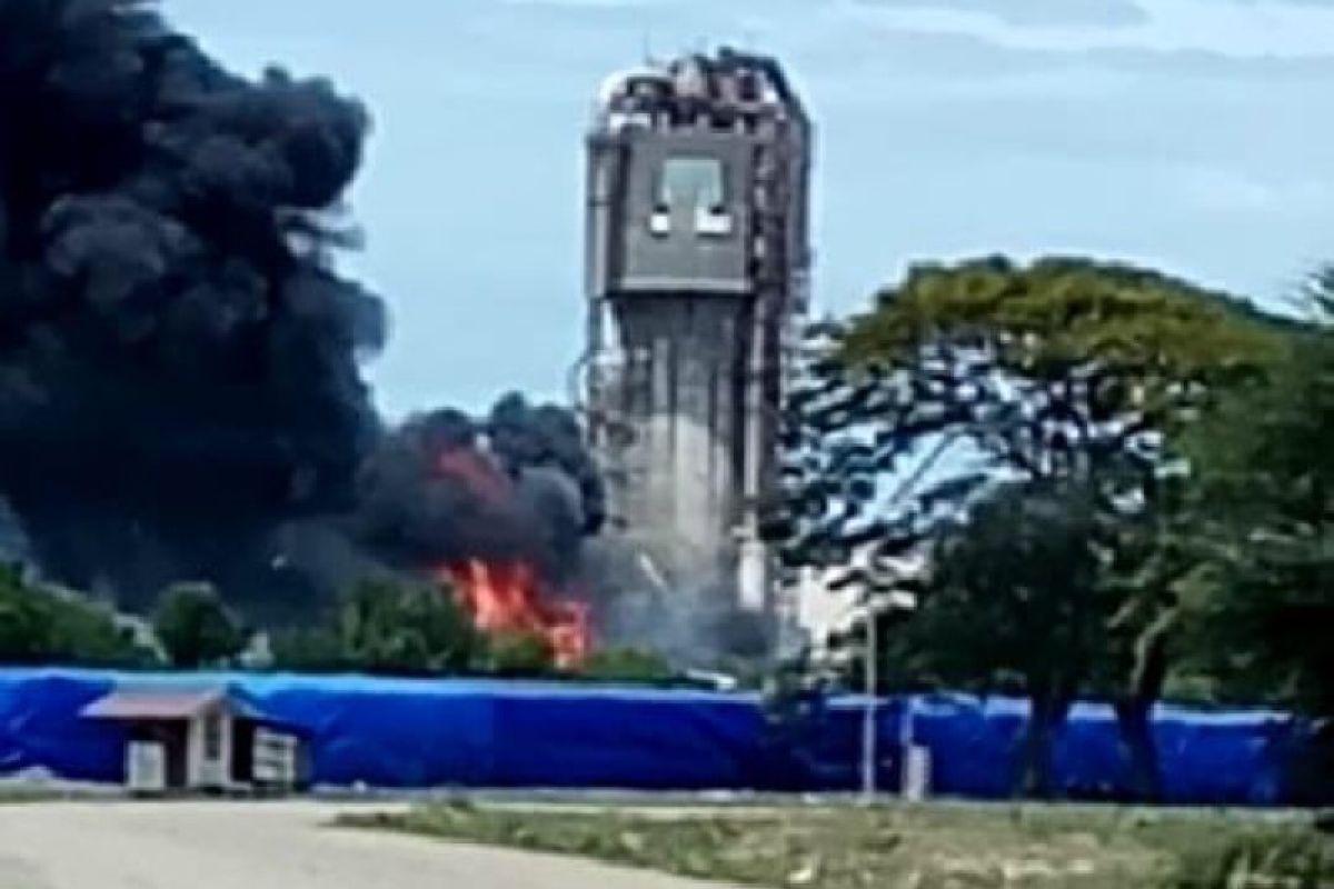 Bekas pabrik PT AAF di Kota Lhokseumawe terbakar