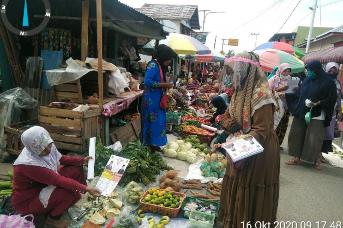 Kaum emak-emak di Padang Pariaman sosialisasikan program Papa Juara hingga ke pasar