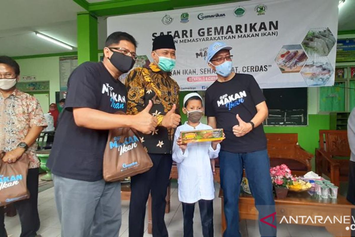KKP berikan produk ikan bagi anak yatim dan dhuafa di Bekasi