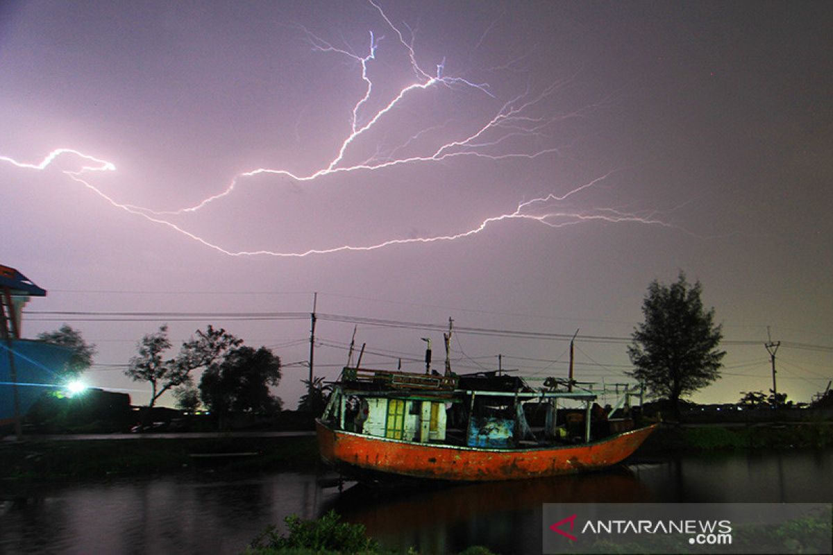 Terjadi 7.016 kali petir di Sumut selama awal November