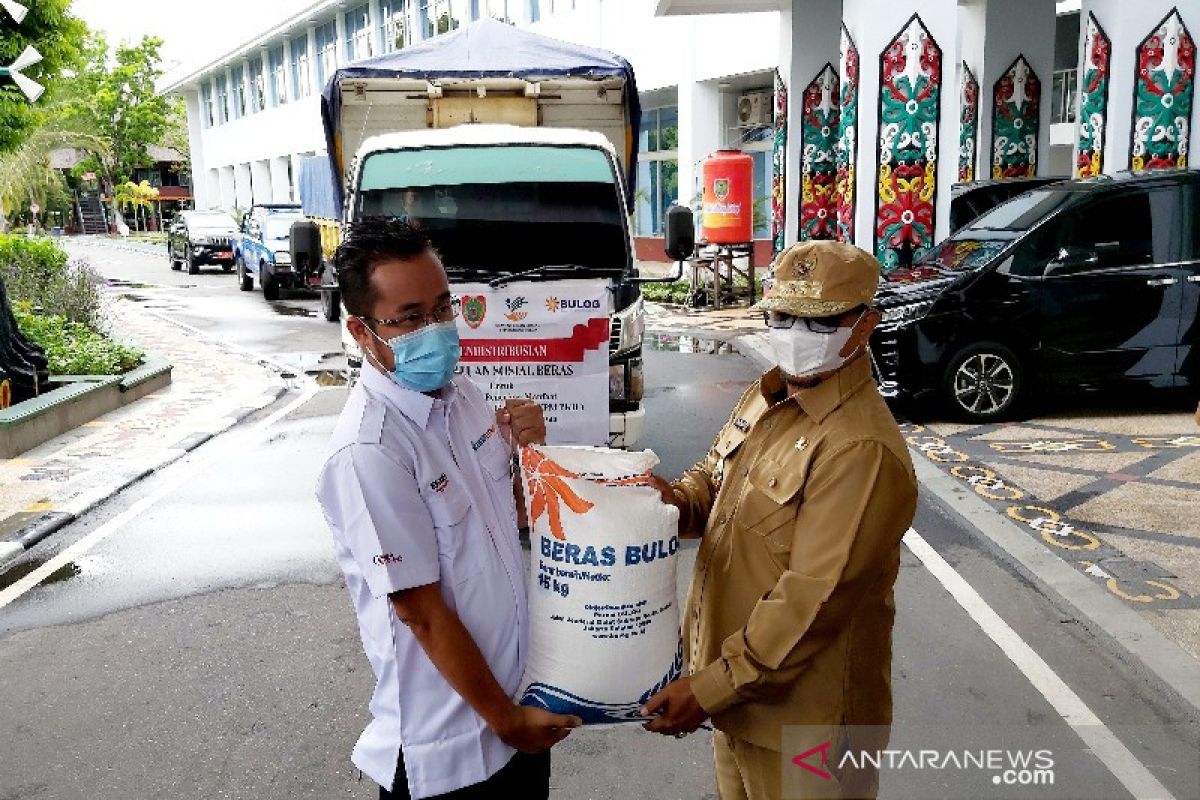 Pemprov Kalteng salurkan 2.214 ton bansos beras