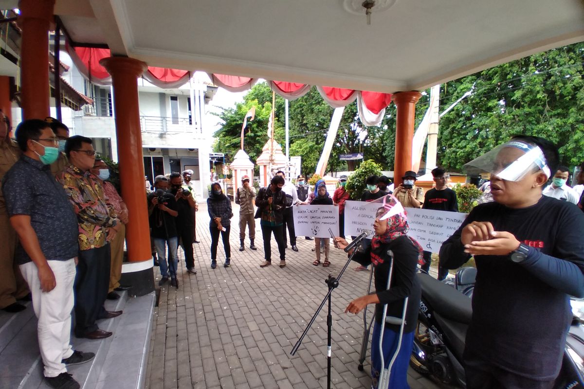 Kaum disabilitas Situbondo tolak UU Cipta Kerja