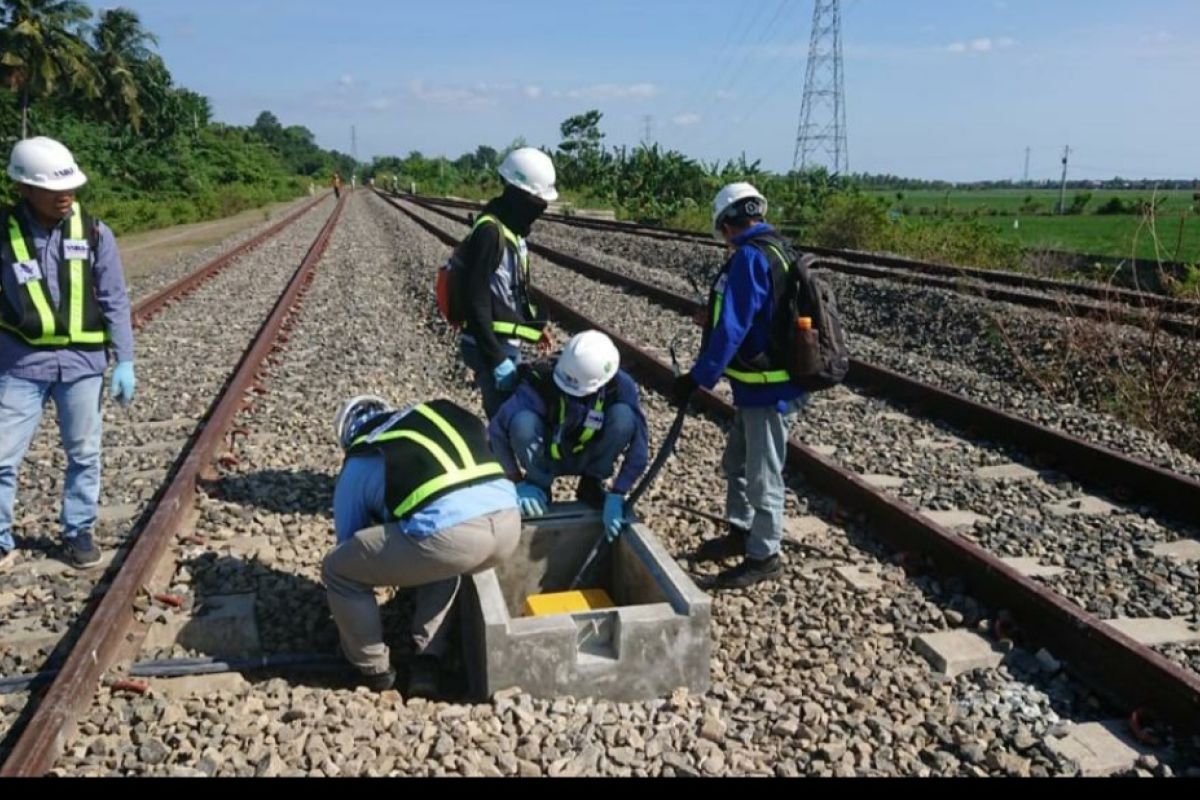 Len bangun  jalur kereta api pertama di Sulawesi