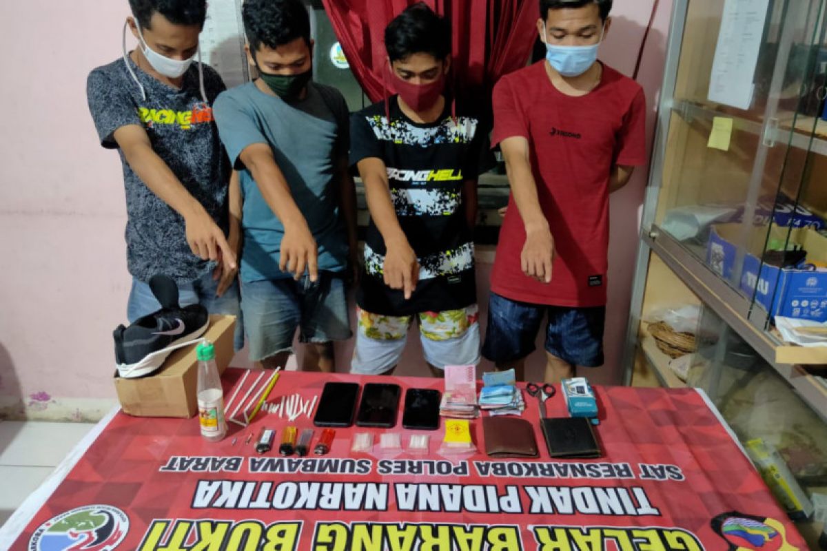 Kuasai dan edarkan sabu, 4 pemuda di Arab Kenangan KSB diringkus polisi