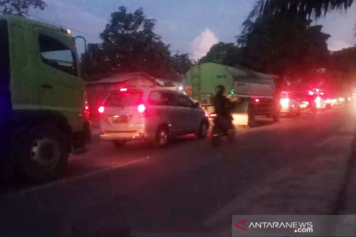 Banjir picu kemacetan panjang di Sampit