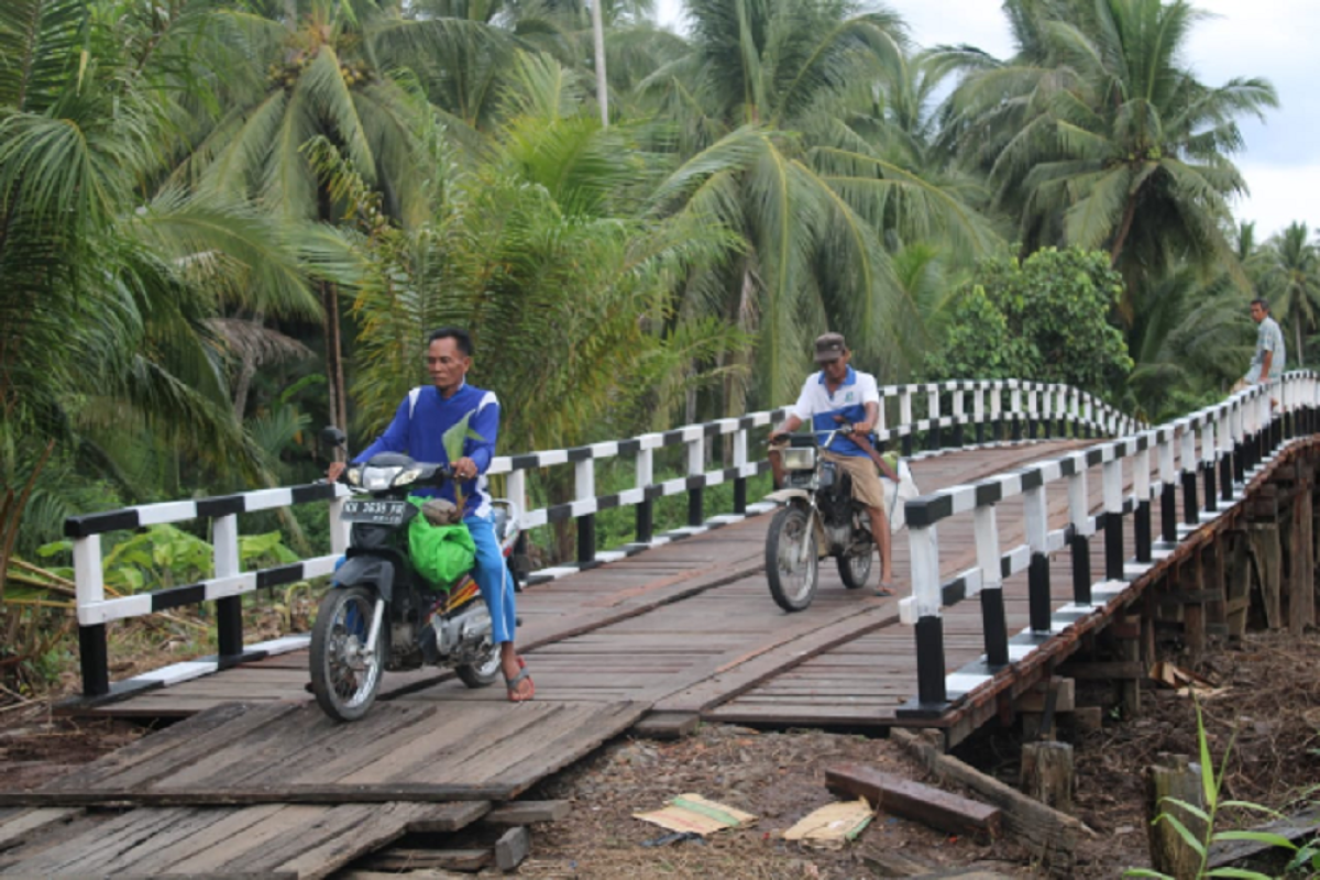 Warga mulai manfaatkan jembatan hasil TMMD untuk angkut hasil kebun